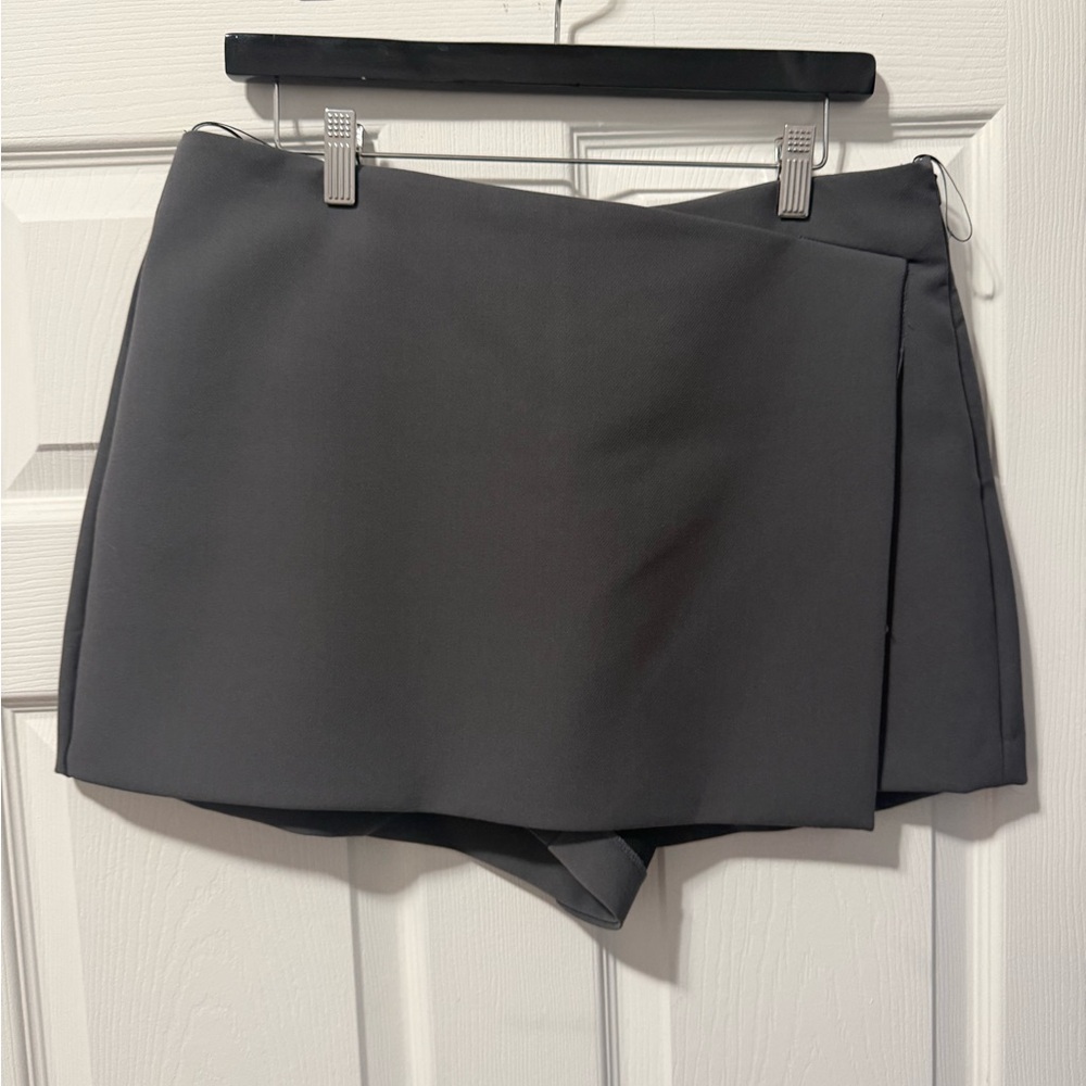 Asymmetrical skort